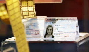 „Předložte občanku.“ Žádá neprávem revizor, ochranka a&nbsp;další. Přitom je jasně dané komu a&nbsp;kdy se musíte prokázat
