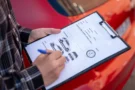 Za pojištění v&nbsp;roce 2026 platíte možná víc, než musíte. Nechte si ho zkontrolovat online, budete překvapeni