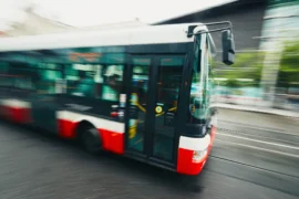 Pražská MHD bude fungovat jako taxi? Praha zkouší novou službu, autobus přijede na zavolání