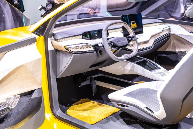 Škoda končí s&nbsp;klasickou palubní deskou (2026): Češi řeší zmizelé budíky, nové SUV Epiq budí vášně