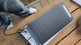 Test solárního a&nbsp;virálního panelu z&nbsp;Action za 219&nbsp;Kč&nbsp;(2026): Mobil mi nedobil ani za celý den. Pro koho se teda hodí?