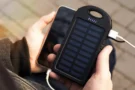 Češi blázní ze solární nabíječky z&nbsp;Decathlonu za 1090&nbsp;Kč. 24&nbsp;000 mAh, IP67&nbsp;a&nbsp;karabina. Podívali jsme se i&nbsp;na alternativy