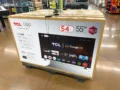 Konečně levná, ale kvalitní televize? TCL 55C6K je velká, stojí pod 13 tisíc a&nbsp;má krásný obraz. Našli jsme i&nbsp;alternativy