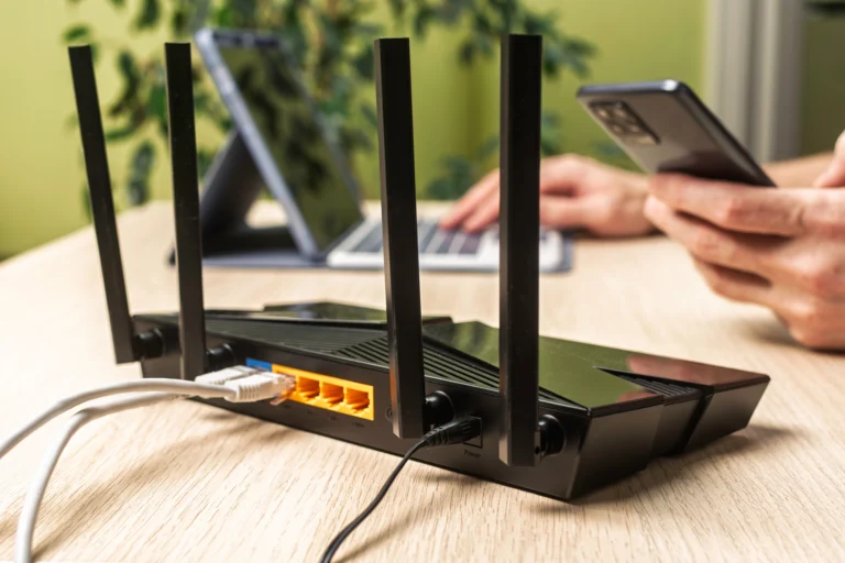 Trik na pomalý internet? Zkontrolujte kabel, Češi platí za 1&nbsp;Gb/s, ale kabelem často proteče max. 100&nbsp;Mb/s