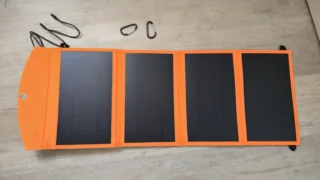 Solární panel z&nbsp;Actionu za 424&nbsp;Kč: Testovali jsme ho a&nbsp;srovnali s&nbsp;konkurencí. Teď je ve slevě