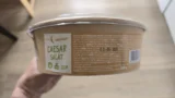 Nejhorší vs. nejlepší Caesar salát (Test 2026): Vyhrál drahý Rohlík, propadl Caesar z&nbsp;Tesca. Divný byl dresing
