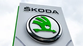 Škodovka v&nbsp;zahraničí mění název (2026): Vymyslela přitom písmeno, které nikdo nezná