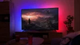 Vychytávka z&nbsp;Actionu za 870&nbsp;Kč, která z&nbsp;TV udělá domácí kino: Mění barvy podle scény, srovnali jsme to s&nbsp;konkurencí