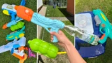 Koupila jsem 8 vodních pistolí z&nbsp;Actionu, Lidlu a&nbsp;Pepca (Test 2026): Nejlevnější klasika překvapila, elektrické modely jsou zklamáním