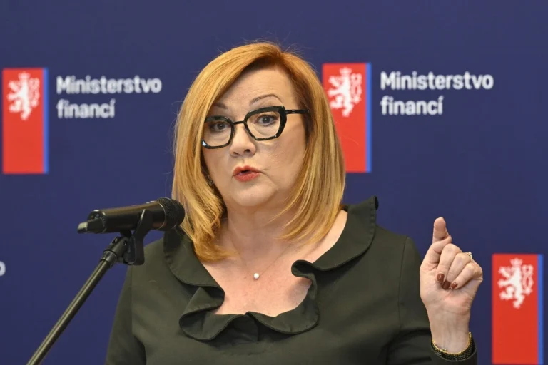 Senioři mají utrum: Schillerová odmítla návrat valorizace důchodů. Spočítali jsme, s&nbsp;čím můžete počítat