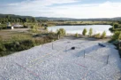 Kam se schovat před vedry (2026)? Pražané si o&nbsp;něm letos šuškají, jezero Lipence láká na křišťálovou vodu i&nbsp;klid
