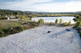 Kam se schovat před vedry (2026)? Pražané si o&nbsp;něm letos šuškají, jezero Lipence láká na křišťálovou vodu i&nbsp;klid