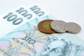 Pokuty za platby hotovostí: Za předání částky nad limit rozdal FÚ 53 pokut v&nbsp;roce 2025. Stačí nákup auta