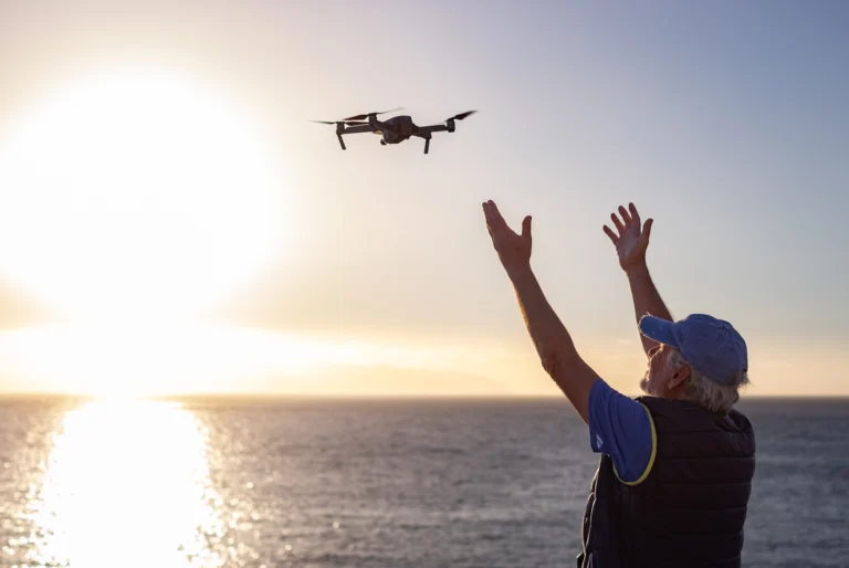 Nejlepší 3 drony na dovolenou (červen 2026): DJI válcuje trh, Potensicu zbývá útočit cenou. Na Čechy to funguje