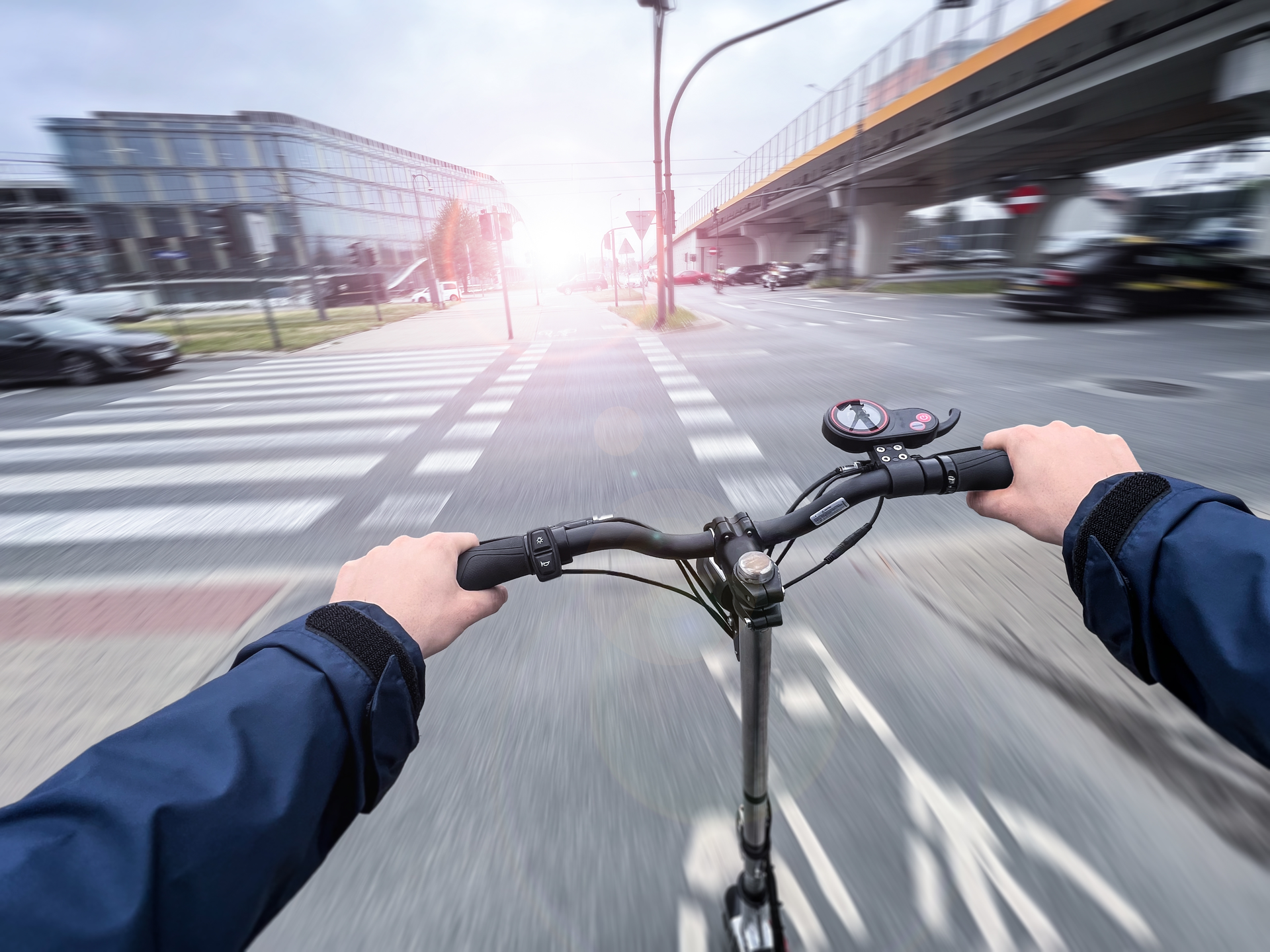 Nové pokuty za „rychlé“ elektrokoloběžky na Slovensku (2026): 150&nbsp;až 800 eur a&nbsp;tři roky zákazu řízení. Češi už zákaz mají