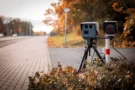 Pokuty za hlášení radarů v&nbsp;navigaci (2026): Češi v&nbsp;létě jezdí do zemí, kde je to nelegální a&nbsp;ani to neví