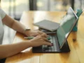 Konec notebooků? Češi řeší tablet z&nbsp;Kauflandu za 2&nbsp;852&nbsp;Kč: Teď ho mají v&nbsp;akci i&nbsp;s&nbsp;klávesnicí. Jaké má alternativy?