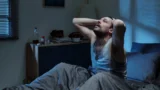 Jak ochladit byt v&nbsp;paneláku přes noc? Řešení je zdarma, Češi věří jen v&nbsp;drahé klimatizace