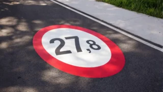 Nová maximální rychlost 27,8&nbsp;km/h: V&nbsp;USA jí nahradili klasickou třicítku, podle úřadů jde o&nbsp;bezpečnost