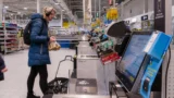 Supermarkety v&nbsp;Česku mění nakupování (2026): Albert zavádí AI u&nbsp;pokladny, dotknou se nejen placení