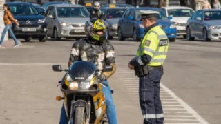 Koupil motorku a&nbsp;sebrali mu papíry (2026): Češi by měli zbystřit, bez automatické převodovky je jim B řidičák k&nbsp;ničemu