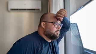 Češi mají v&nbsp;zaměstnání ve vedru práva, o&nbsp;kterých neví: Klimatizace povinná není, na volno ale máte nárok