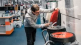 3 nejhorší robotické vysavače (2026): Niceboy zmáčí celou podlahu, drahý Concept je slabý a&nbsp;zmatený
