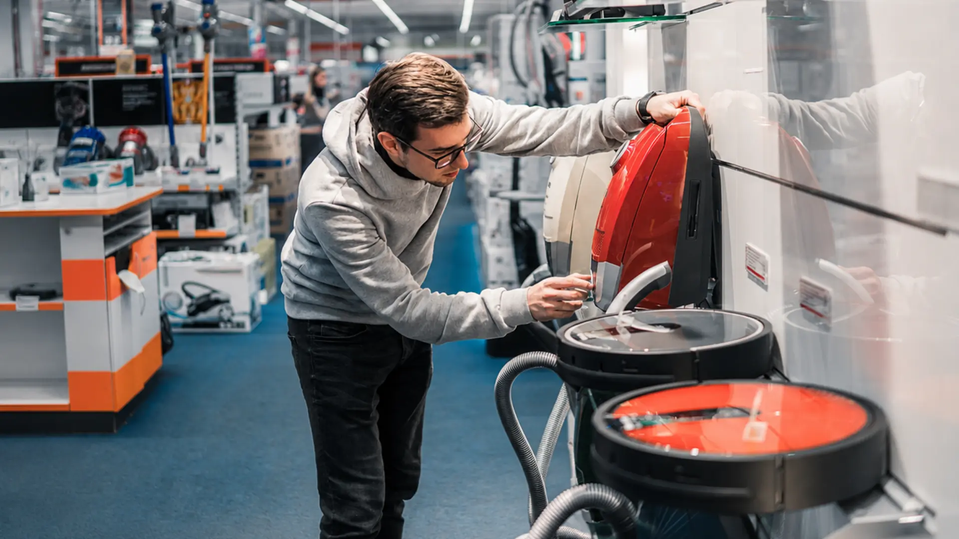 3 nejhorší robotické vysavače (2026): Niceboy zmáčí celou podlahu, drahý Concept je slabý a&nbsp;zmatený