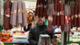 Alarmující výsledky testu uherských salámů (2026): dTest zjistil klamání spotřebitele. Místo plísně fólie a&nbsp;další perly