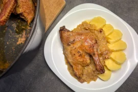 Vyhlašujeme 5 levných, ale dobrých jídel pod 30&nbsp;Kč: Bramboráky, kaše i&nbsp;Aglio Olio za 25 korun
