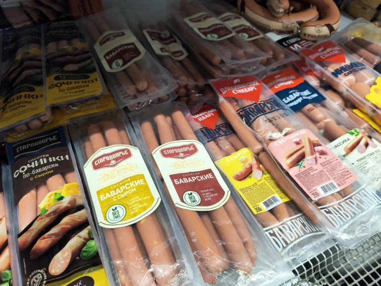 Nejhorší párky ze supermarketu 2026: Koukejte na obal, místo masa najdete separát, škrob i&nbsp;sóju