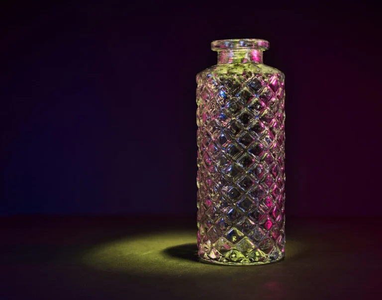Češi řeší drahou vázu z&nbsp;Československa. Někteří ji mohou mít doma, cena je až 500 tisíc. Našli jsme ji na Aukru