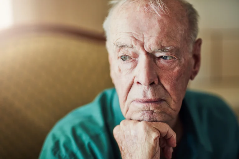 Senior kvůli chybě úřadů přišel o&nbsp;900 tisíc: Neměl ani na jídlo. Teď mu to stát musí vrátit. Na nesouhlas máte 30 dní
