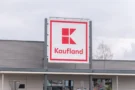 Kaufland chystá novinku pro zákazníky (2026): Jeho vlastní značky mizí z&nbsp;regálů, nahradí je ty z&nbsp;Lidlu