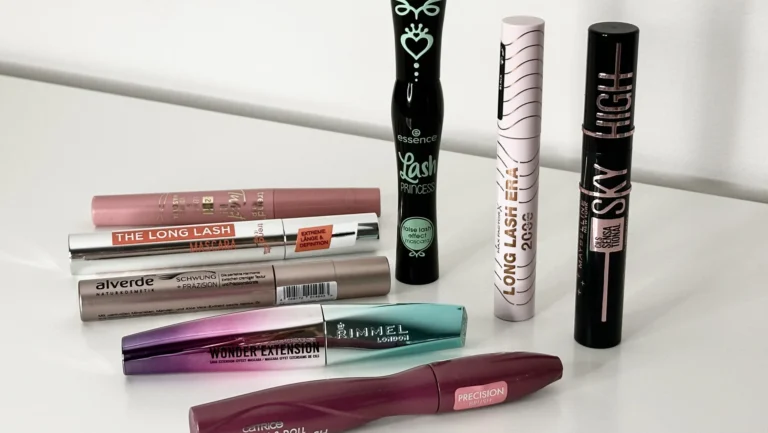 Koupila jsem 8 řasenek z&nbsp;drogerie DM (Test 2026): Cena nehrála roli, v&nbsp;testu propadl Max Factor