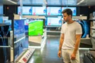 Nejlepší 3 televize pro rok 2026: Zaujaly nás modely Samsung, LG i&nbsp;TCL. Cenový rozdíl je téměř 20&nbsp;000&nbsp;Kč