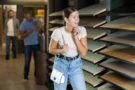 Češi vyměňuji plovoucí podlahy za trend z&nbsp;80. let: „Stromeček“ a&nbsp;„rybina“ se vyplatí hlavně při renovaci