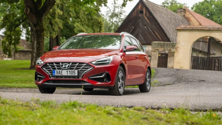 Levné, ale kvalitní ojeté auto do 300 tisíc: Vybral jsem Hyundai s&nbsp;manuálem. Pořád dává smysl