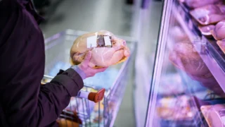 Přestanou Češi jíst kuřecí maso? Kdo ho podle italské studie sní přes 300&nbsp;g týdně, má o&nbsp;27&nbsp;%&nbsp;vyšší riziko úmrtí
