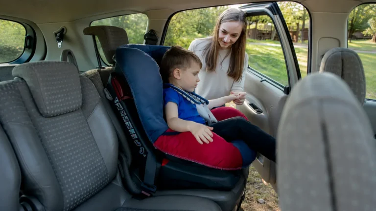 4 nejhorší autosedačky dle dTestu a&nbsp;ADAC (2026): Certifikované modely selhaly, testy jsou nekompromisní
