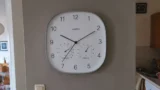 Action má chytré hodiny za 149&nbsp;Kč: Ukazují čas, teplotu i&nbsp;vlhkost, srovnali jsme je se 3 konkurenty