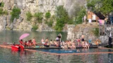 Další jezero pod náporem Čechů: Zatopený lom v&nbsp;Opavě je hitem léta 2026, nová atrakce pro děti je zdarma