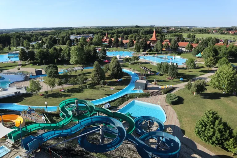Ceny na koupalištích v&nbsp;roce 2026: V&nbsp;Uničově dá dospělý za celý den 100&nbsp;Kč, v&nbsp;Praze 350&nbsp;Kč. Aquapark za 3800&nbsp;za den mě dostal