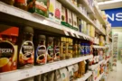 Vyhlašujeme 5 nejlepších instantních káv (2026): Vede Tchibo Gold Selection, levný Bellarom z&nbsp;Lidlu mu šlape na paty