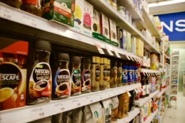 Vyhlašujeme 5 nejlepších instantních káv (2026): Vede Tchibo Gold Selection, levný Bellarom z&nbsp;Lidlu mu šlape na paty