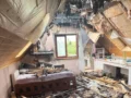 Obyčejná nabíječka jim zničila život. Rodině na Litoměřicku shořel dům, skládá se na ni celé Česko. Podívali jsme se, jak se chránit