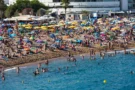 Řekové v&nbsp;sezóně 2026 zuří z&nbsp;chování turistů. Hrozí pokuty i&nbsp;ostuda. Proviňují se i&nbsp;Češi
