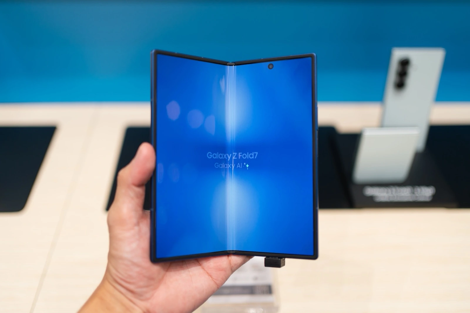 Samsung Galaxy Z Fold7 otevřený do podoby tabletu
