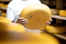 Český parmazán z&nbsp;Moravy zaujal Italy: Budeme nová sýrová velmoc? Míří k&nbsp;nim většina výroby