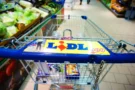 Lidl už 1 rok tiše testuje novinku proti zlodějům: Vozík se za hranicí pozemku promění v&nbsp;kus železa